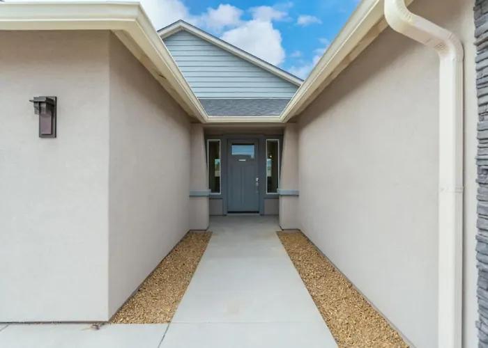 Stylish Revival Retreat W Hot Tub And Fire Pit Holiday home *