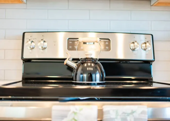 Stylish Revival Retreat W Hot Tub And Fire Pit * Cottonwood