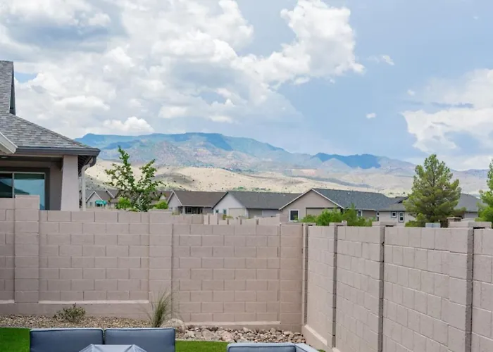 Stylish Revival Retreat W Hot Tub And Fire Pit Cottonwood