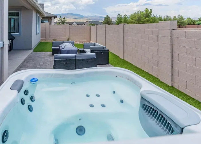 Stylish Revival Retreat W Hot Tub And Fire Pit Holiday home Cottonwood