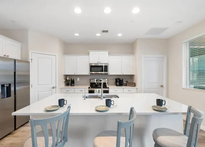 Stylish Revival Retreat W Hot Tub And Fire Pit Holiday home