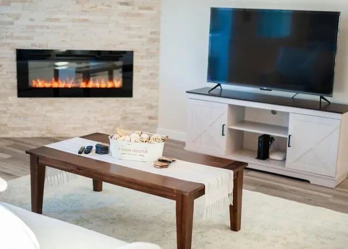 Holiday home Stylish Revival Retreat W Hot Tub And Fire Pit *