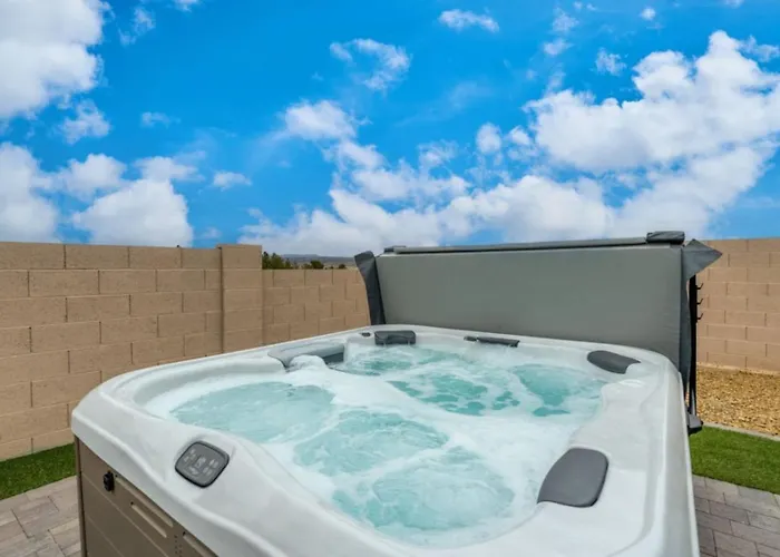 Stylish Revival Retreat W Hot Tub And Fire Pit * Cottonwood