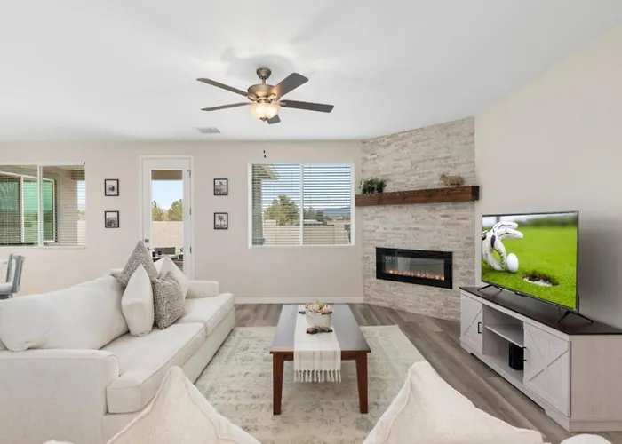 Holiday home Stylish Revival Retreat W Hot Tub And Fire Pit