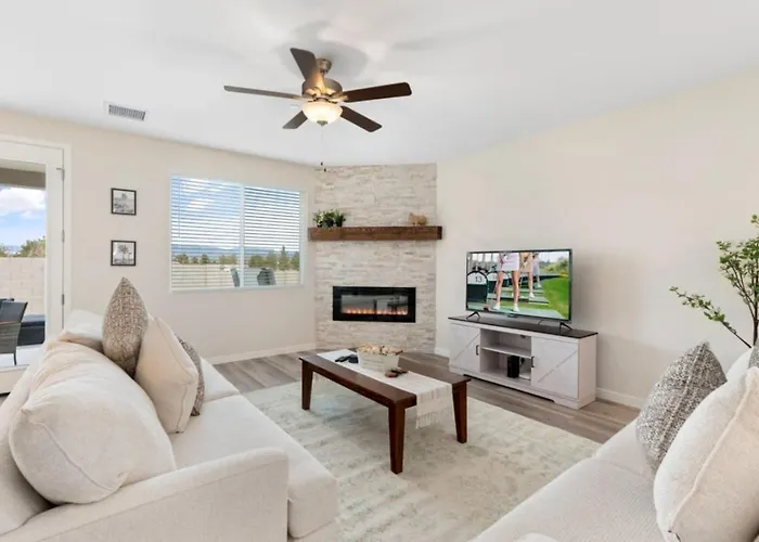 Stylish Revival Retreat W Hot Tub And Fire Pit Holiday home *