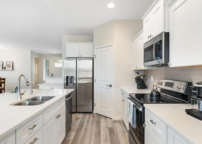 Holiday home Stylish Revival Retreat W Hot Tub And Fire Pit *