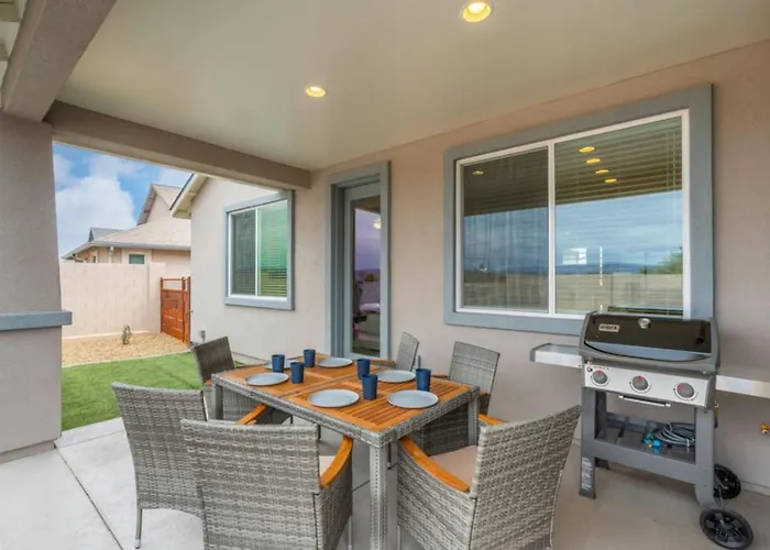 Stylish Revival Retreat W Hot Tub And Fire Pit * Cottonwood