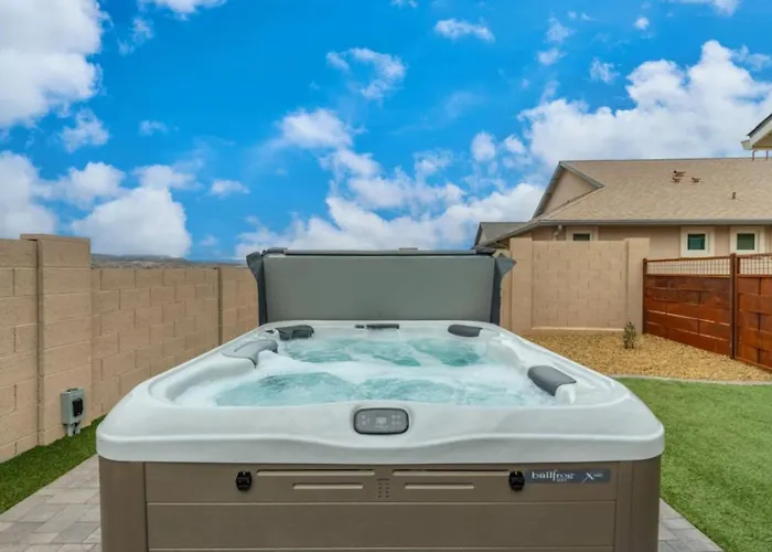 Stylish Revival Retreat W Hot Tub And Fire Pit Holiday home *