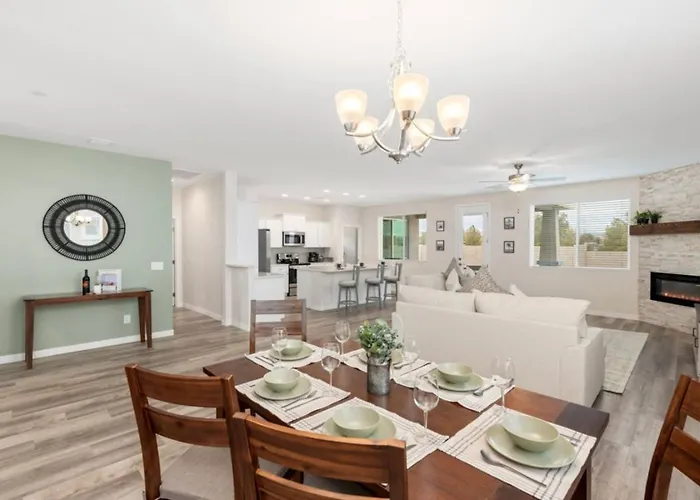 Holiday home Stylish Revival Retreat W Hot Tub And Fire Pit *
