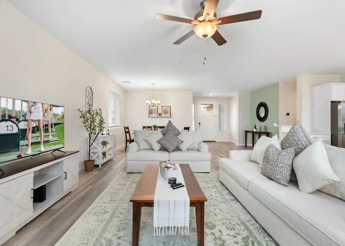 Holiday home Stylish Revival Retreat W Hot Tub And Fire Pit Cottonwood
